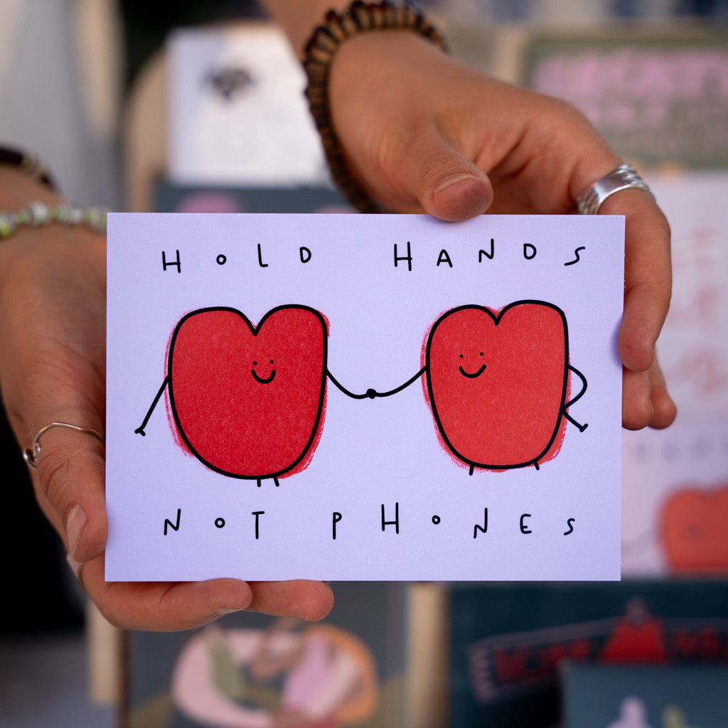 hold hands not phones - Postkarte
